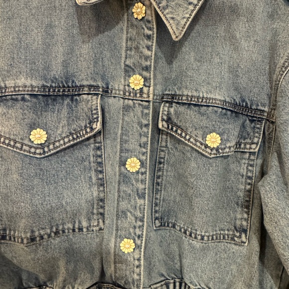 ZARA Daisy Button Pearl Cropped Denim Jacket Light Wash Large - Picture 3 of 7